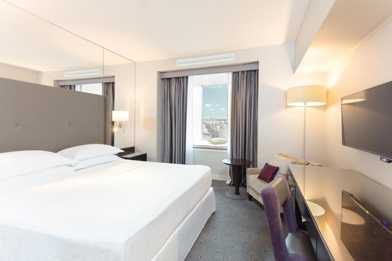 쉐라톤 부쿠레슈티 호텔 외부 사진 A room at the hotel