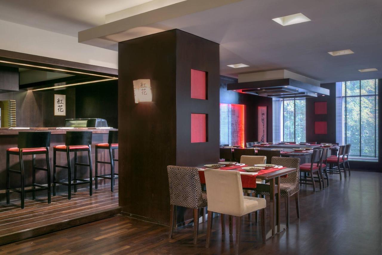 쉐라톤 부쿠레슈티 호텔 외부 사진 Restaurant