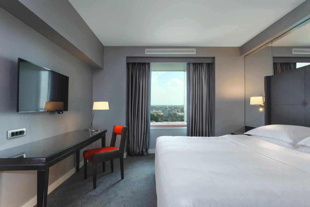 쉐라톤 부쿠레슈티 호텔 외부 사진 A room at the hotel