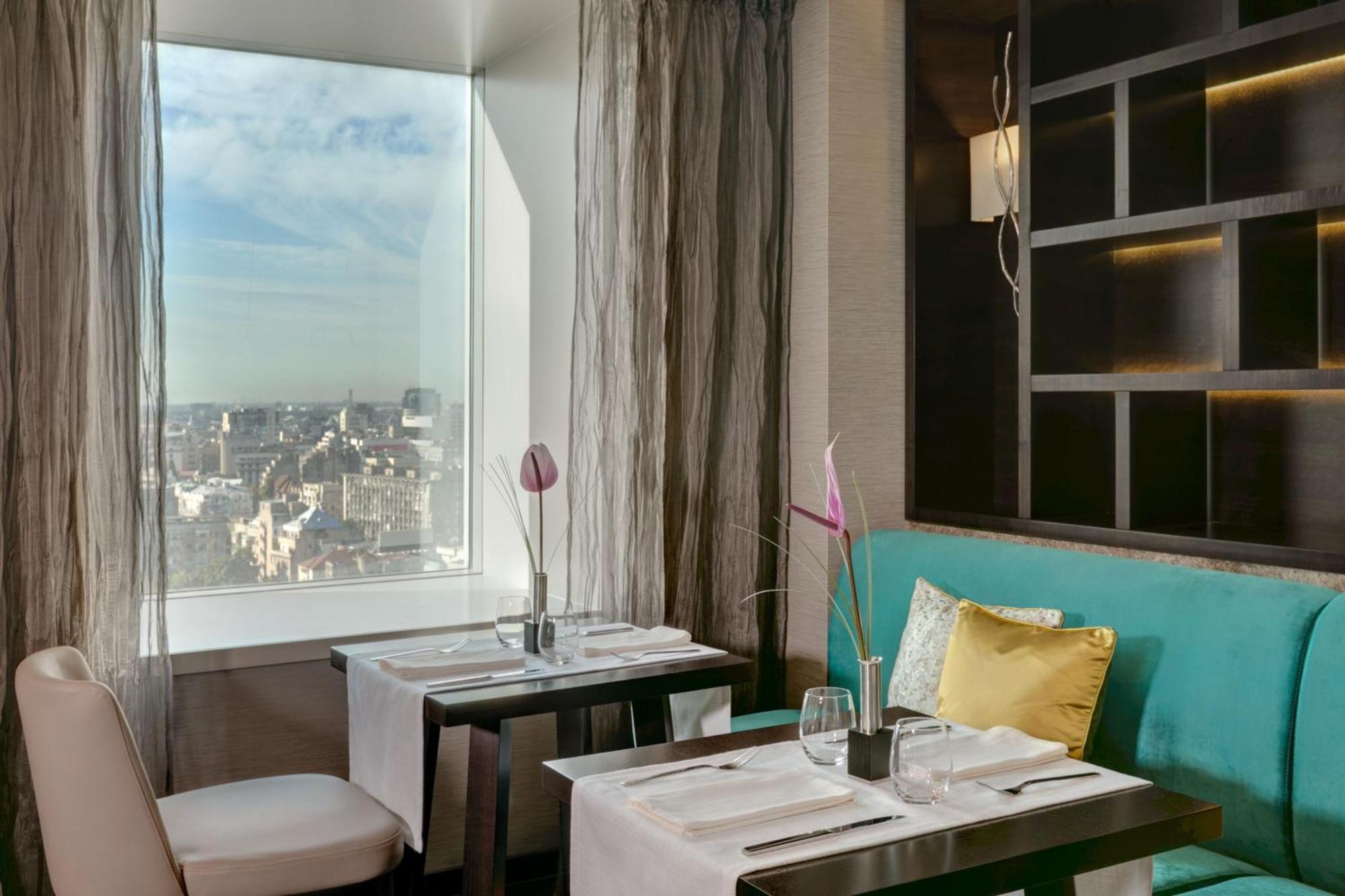 쉐라톤 부쿠레슈티 호텔 외부 사진 Restaurant