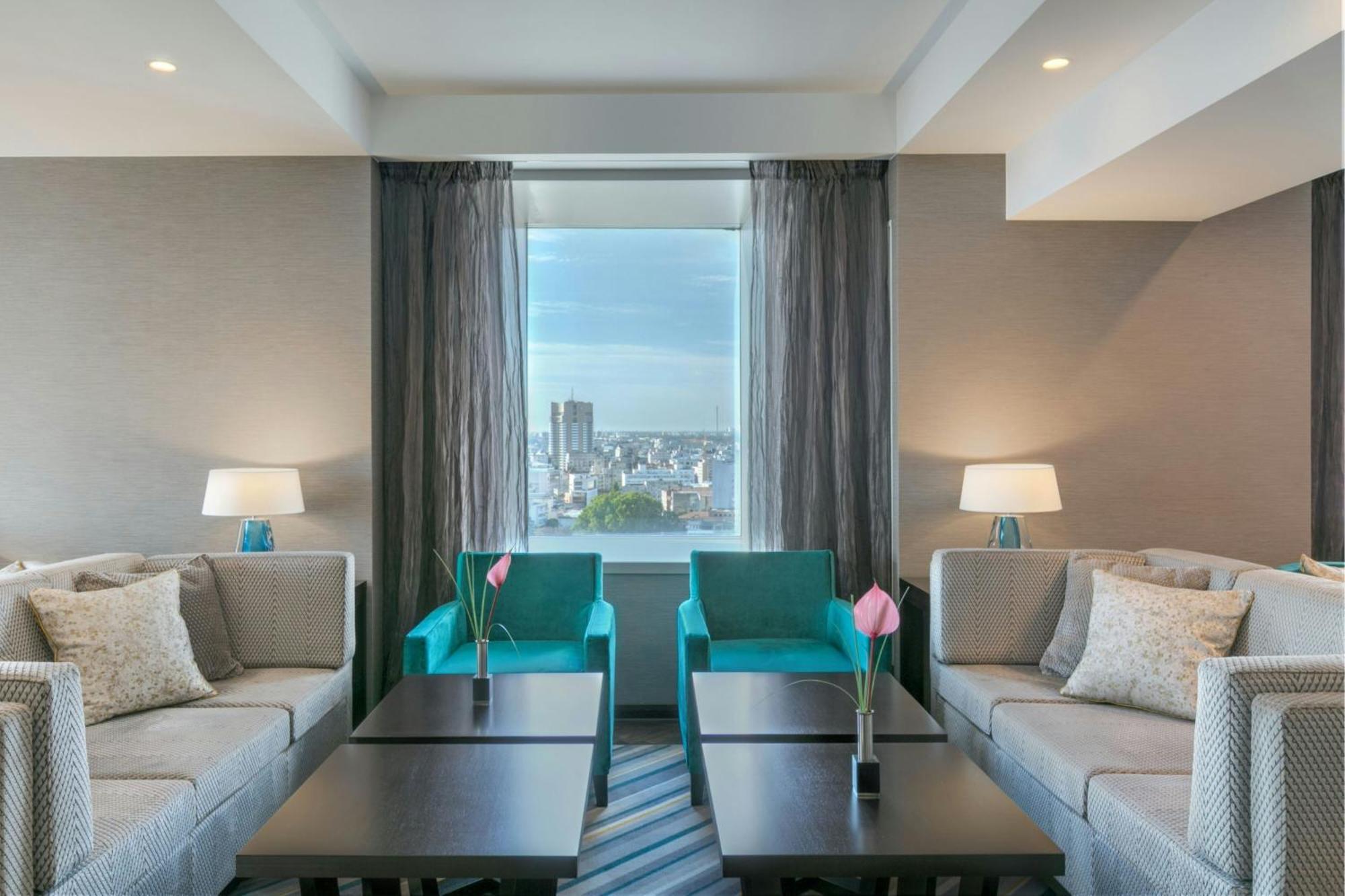 쉐라톤 부쿠레슈티 호텔 외부 사진 A suite at the Hilton Athens