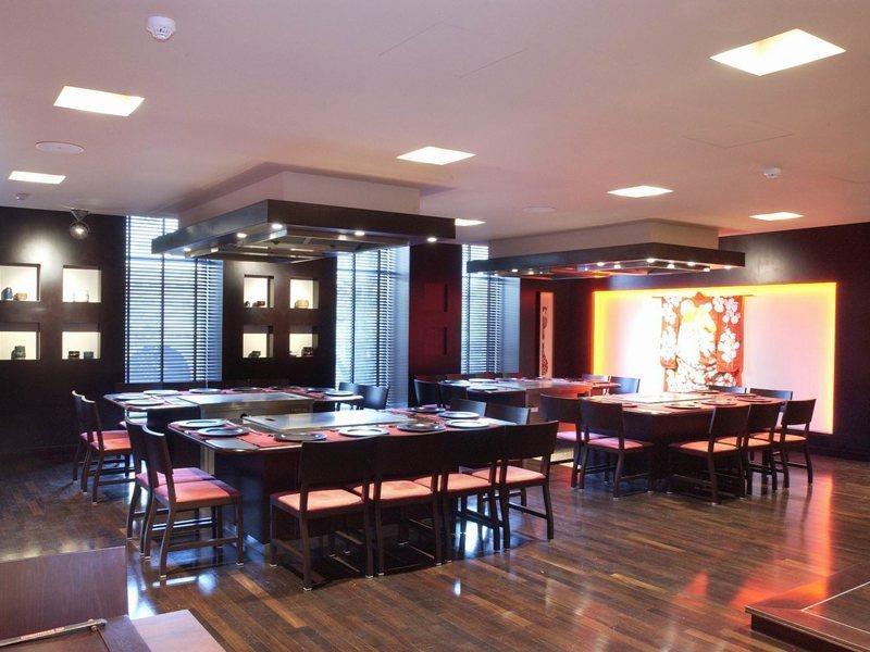 쉐라톤 부쿠레슈티 호텔 외부 사진 Interior of a restaurant